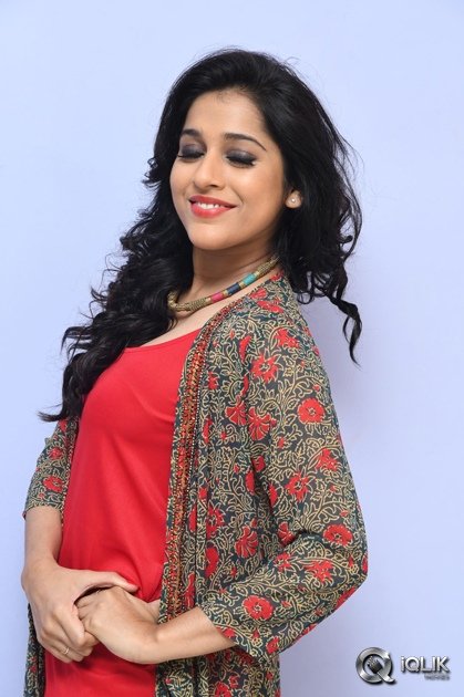 Rashmi-Gautam-At-Thanu-Vachenanta-Movie